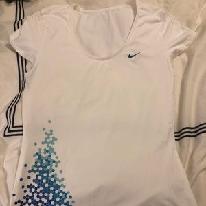 Nike medium tennis top.